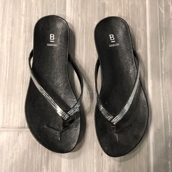 Bakers silver and black thong sandal, size 7.5 - Picture 2 of 5